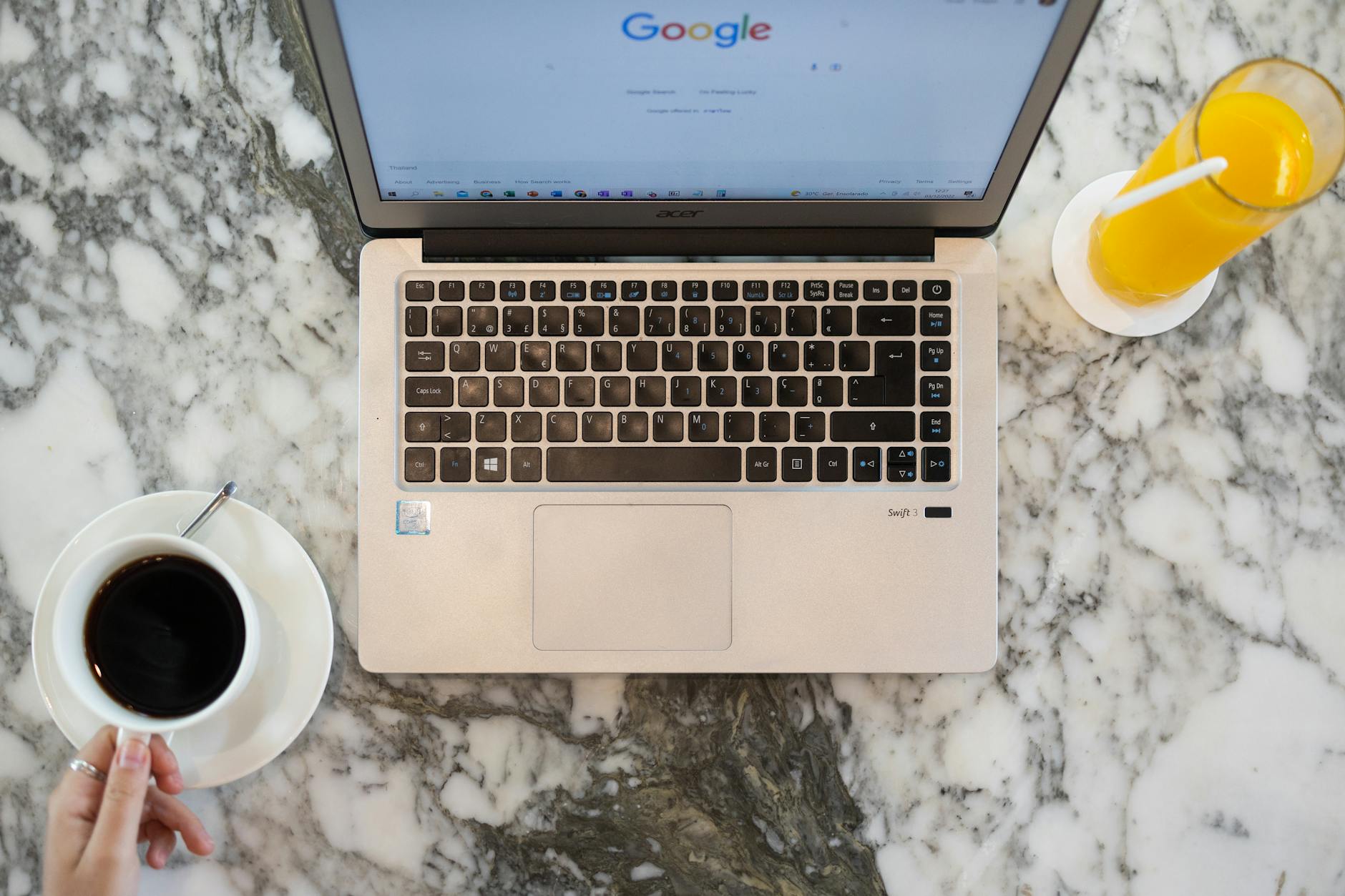 Top 15 Creative Ways to Make Money Online While Traveling